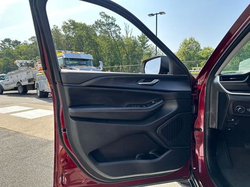 Used 2023 Jeep Grand Cherokee L Laredo image 23