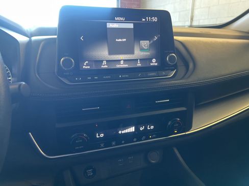 Used 2024 Nissan Rogue SV FWD image 29