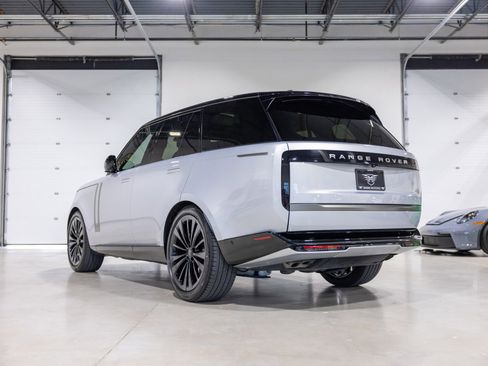 Used 2025 Land Rover Range Rover SE image 6