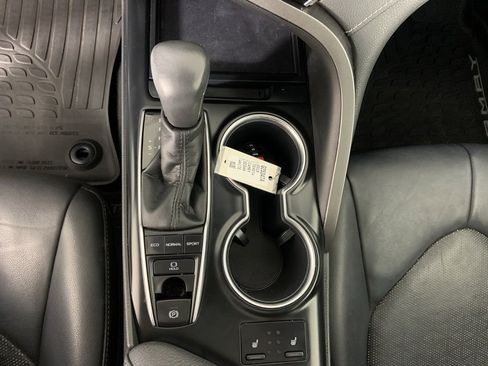 Used 2018 Toyota Camry XSE image 13