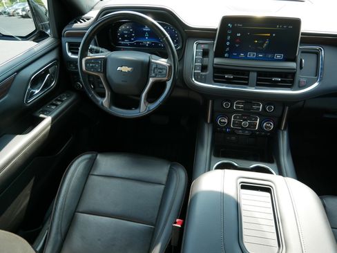 Used 2023 Chevrolet Suburban High Country AWD/4WD image 9