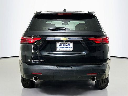 Used 2022 Chevrolet Traverse LS image 6