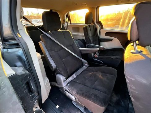 Used 2019 Dodge Grand Caravan SE image 25