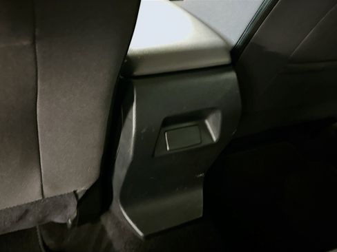 Used 2024 Subaru Crosstrek 2.0i image 27