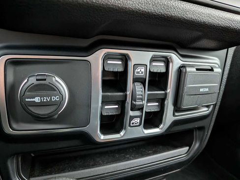 Used 2024 Jeep Gladiator Sport image 27