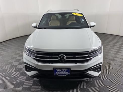 Used 2022 Volkswagen Tiguan SE AWD/4WD image 37