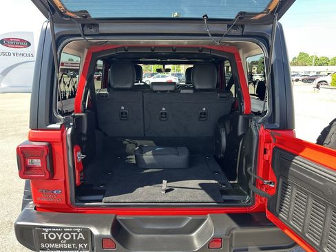 Used 2022 Jeep Wrangler Unlimited Rubicon 4xe w/ Cold Weather Group AWD/4WD image 17