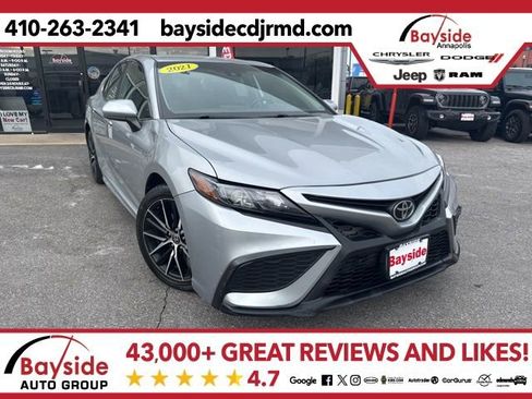 Used 2021 Toyota Camry SE image 1