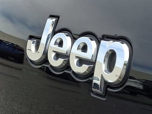 Used 2022 Jeep Grand Cherokee L Limited AWD/4WD image 32