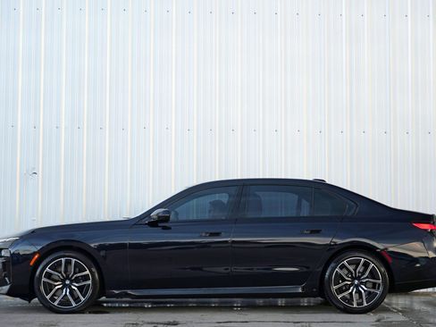 Used 2023 BMW 760i xDrive image 9