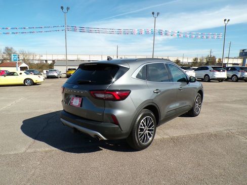 Used 2025 Ford Escape SE w/ Class II Trailer Tow Package image 7