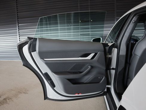 Certified 2024 Porsche Taycan 4S image 29