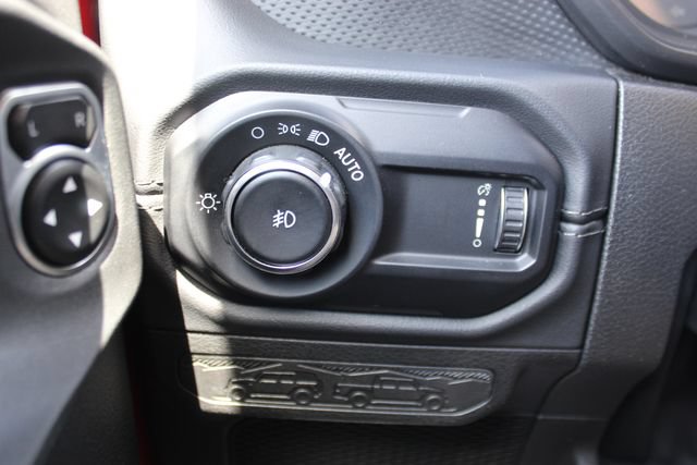 Used 2025 Jeep Wrangler Unlimited Rubicon w/ Convenience Group AWD/4WD image 10