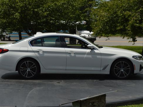 Certified 2023 BMW 530i xDrive w/ Premium Package AWD/4WD image 12