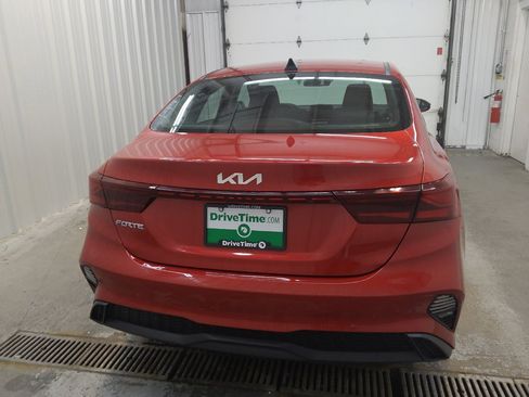 Used 2023 Kia Forte LXS w/ LXS Technology Package FWD image 7