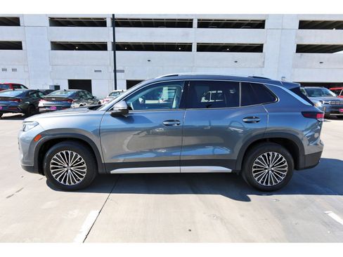 Used 2025 Volkswagen Tiguan S FWD image 5