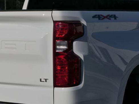 Used 2025 Chevrolet Silverado 1500 LT image 3