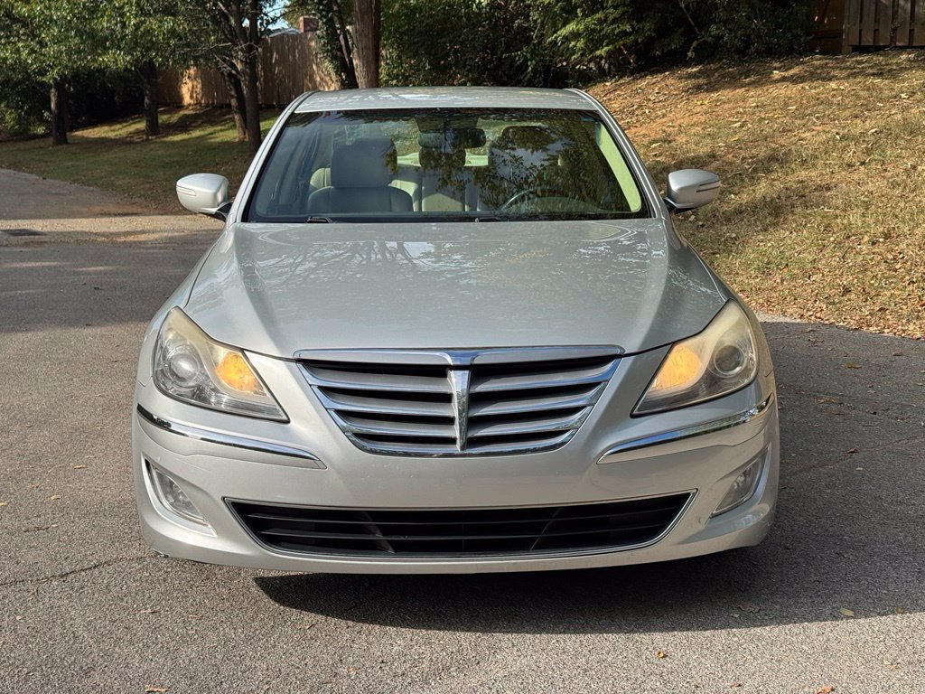 Used 2012 Hyundai Genesis 3.8 RWD image 3