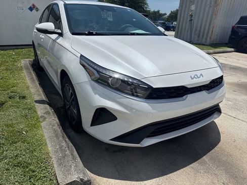 Used 2023 Kia Forte LXS w/ LXS Technology Package FWD image 2