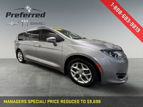 Used 2017 Chrysler Pacifica Touring-L Plus w/ Tire & Wheel Group image 9