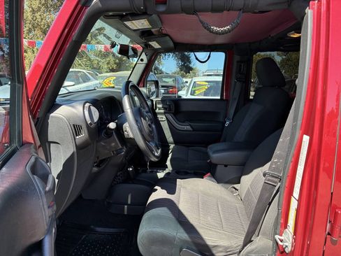 Used 2012 Jeep Wrangler Unlimited Sport AWD/4WD image 3