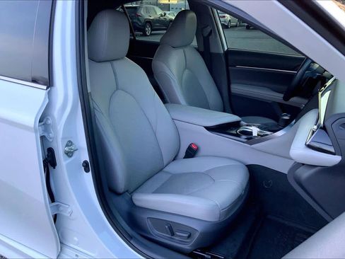 Used 2020 Toyota Camry XSE image 9