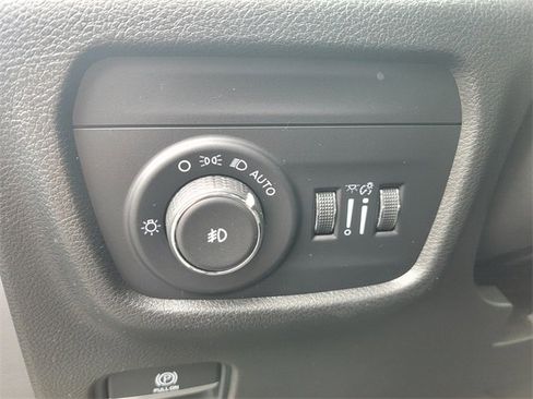 Used 2022 Jeep Grand Cherokee L Limited image 34