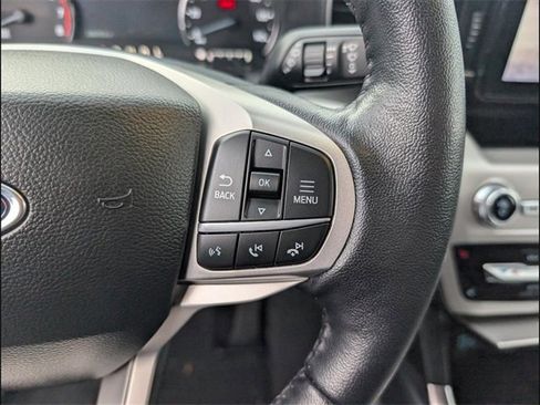 Used 2022 Ford Explorer XLT w/ Equipment Group 202A image 9