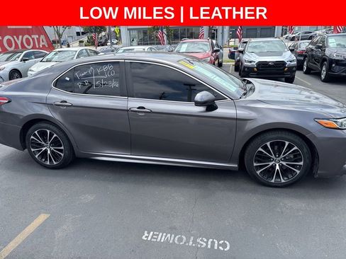 Used 2018 Toyota Camry SE FWD image 5