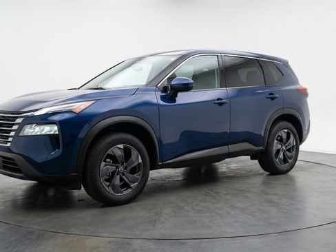 Used 2025 Nissan Rogue SV image 3