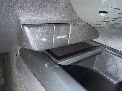 Used 2020 Toyota Camry SE image 21