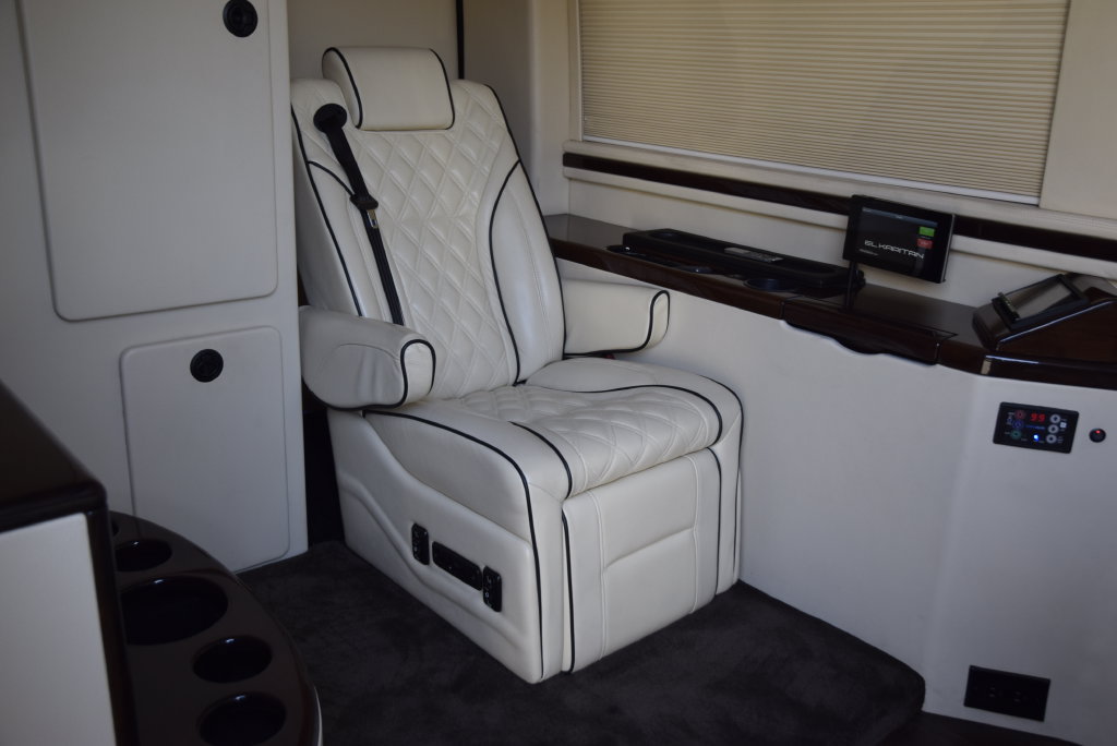 Used 2017 Mercedes-Benz Sprinter 2500 image 46