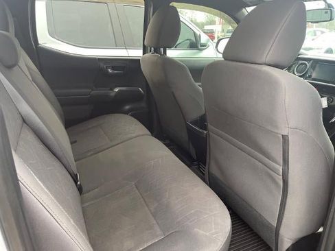 Used 2017 Toyota Tacoma SR5 image 19