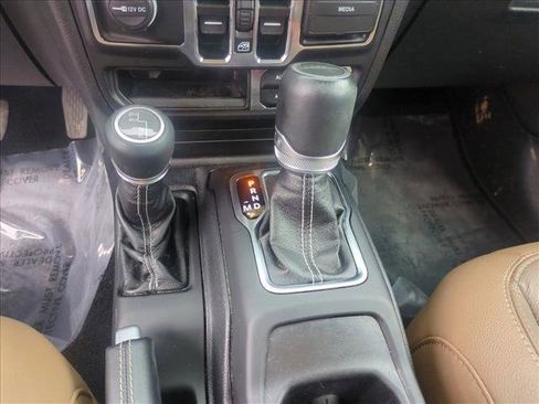 Used 2020 Jeep Gladiator Overland w/ Popular Equipment Package image 12