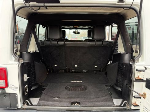 Used 2015 Jeep Wrangler Unlimited Rubicon AWD/4WD image 30