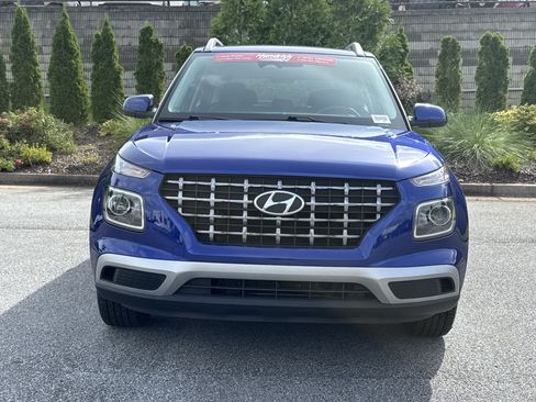 Used 2024 Hyundai Venue SEL FWD image 3