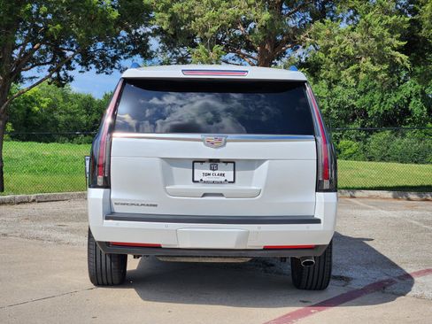 Used 2019 Cadillac Escalade Premium Luxury AWD/4WD image 34