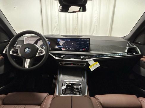 Used 2026 BMW X5 xDrive50e w/ M Sport Package image 8