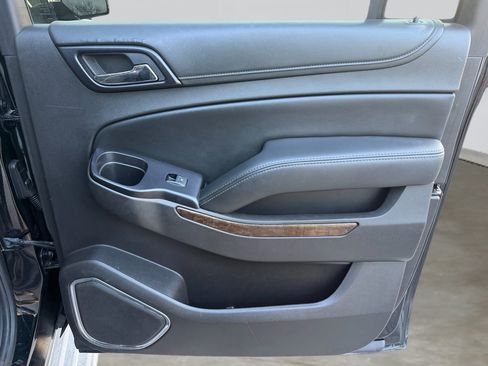 Used 2016 Chevrolet Suburban LT image 28