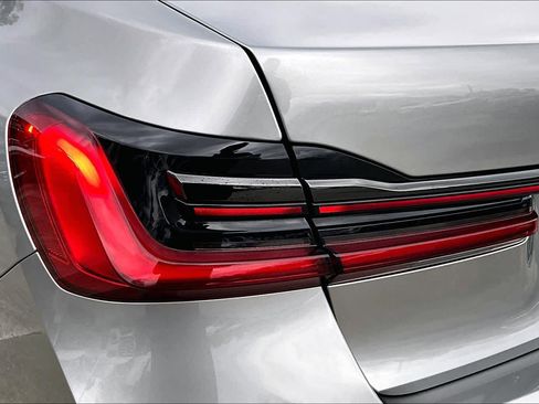 Used 2022 BMW 740i w/ M Sport Package image 27