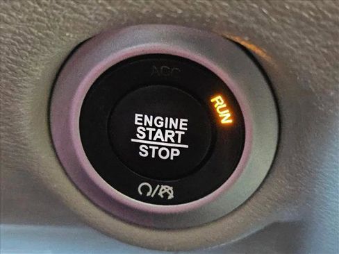 Used 2022 Chrysler Pacifica Touring-L image 14