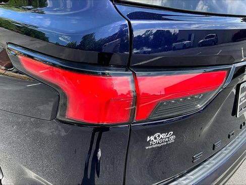 Certified 2025 Toyota Sequoia Platinum AWD/4WD image 29