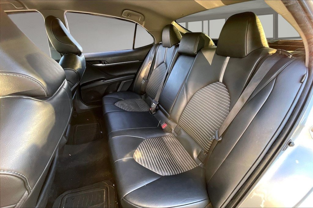 Used 2020 Toyota Camry SE FWD image 21