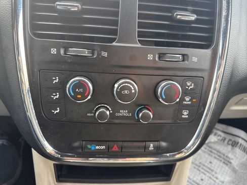 Used 2020 Dodge Grand Caravan SXT FWD image 21