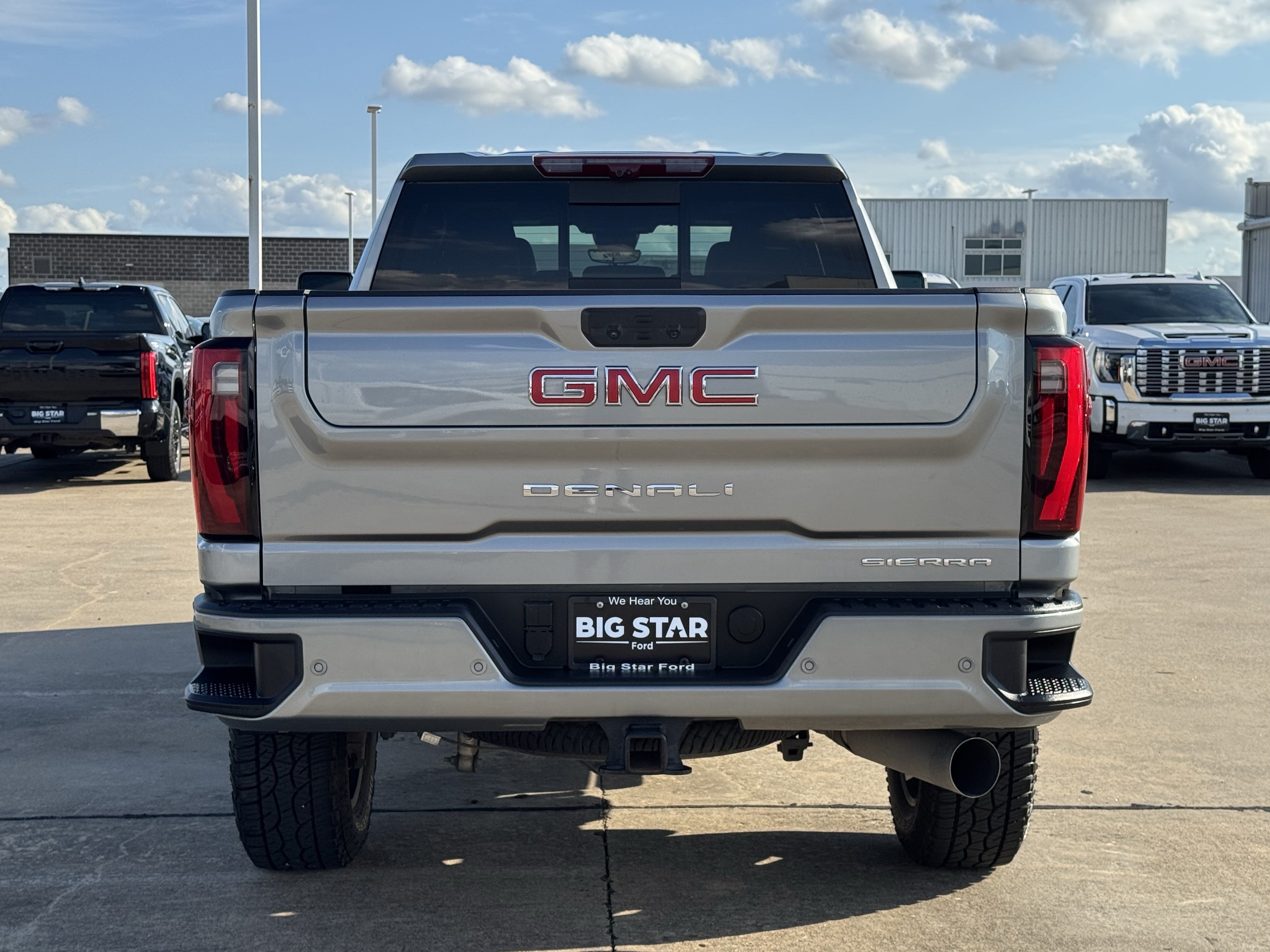 Used 2025 GMC Sierra 2500 Denali w/ Denali Reserve Package AWD/4WD image 9