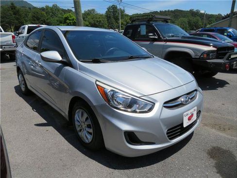 Used 2016 Hyundai Accent SE FWD image 13