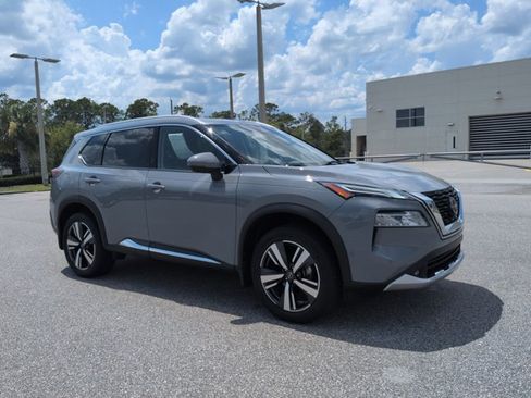 Used 2022 Nissan Rogue Platinum w/ Head-Up Display Package AWD/4WD image 3