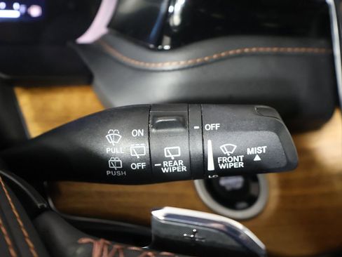 Used 2023 Jeep Grand Cherokee Summit AWD/4WD image 45