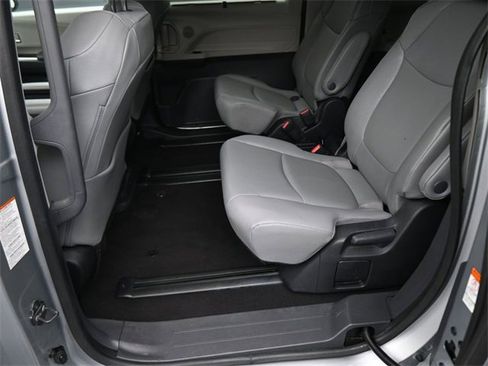 Used 2023 Toyota Sienna XLE image 37