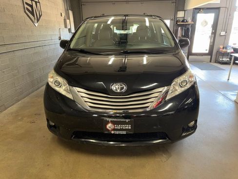Used 2015 Toyota Sienna XLE Premium FWD image 3
